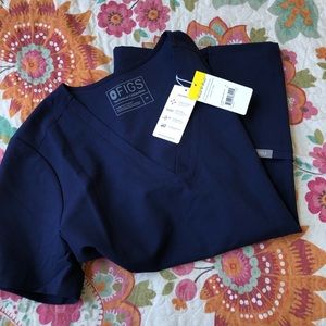 FIGS Casma 3 pocket scrub top navy